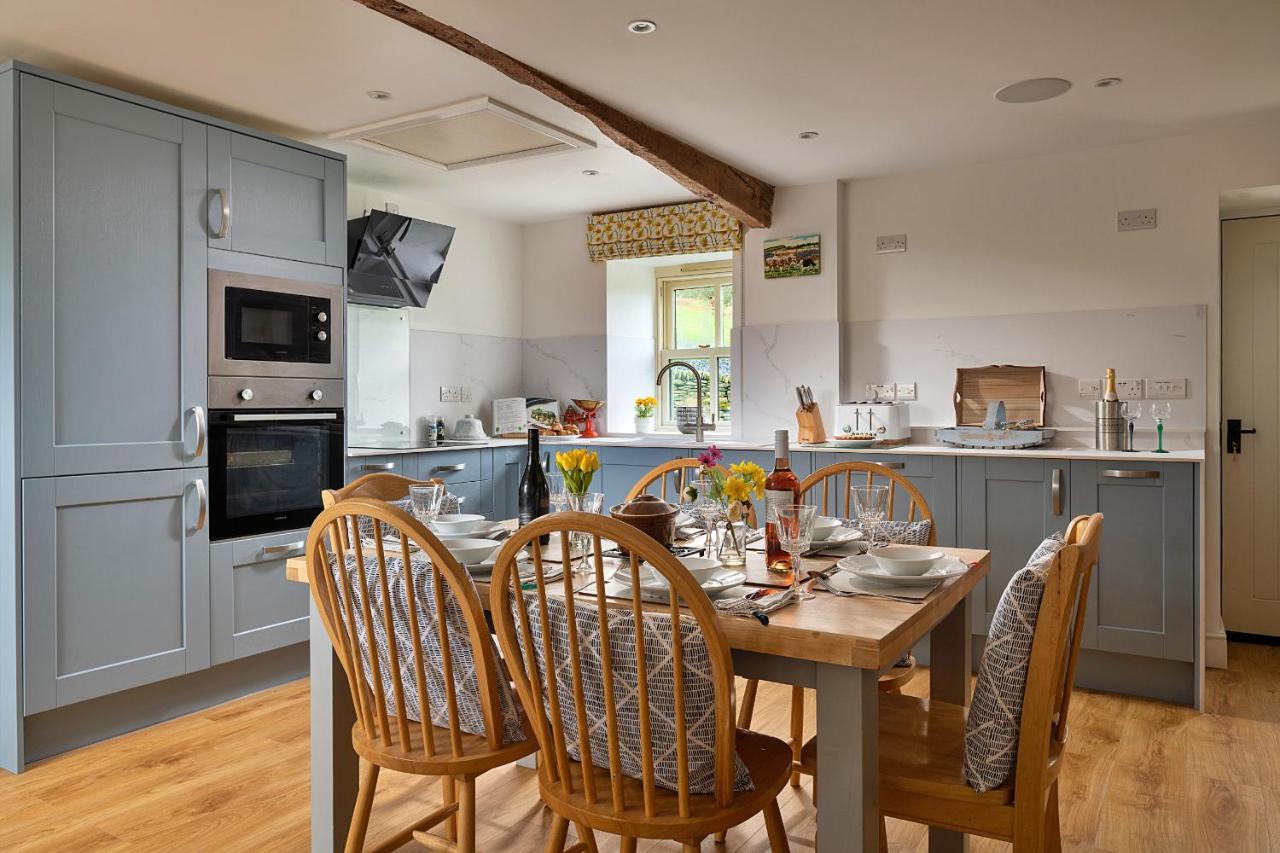Finest Retreats - Moelis Granary - Luxury Cottage With Hot Tub Llandrillo Eksteriør bilde