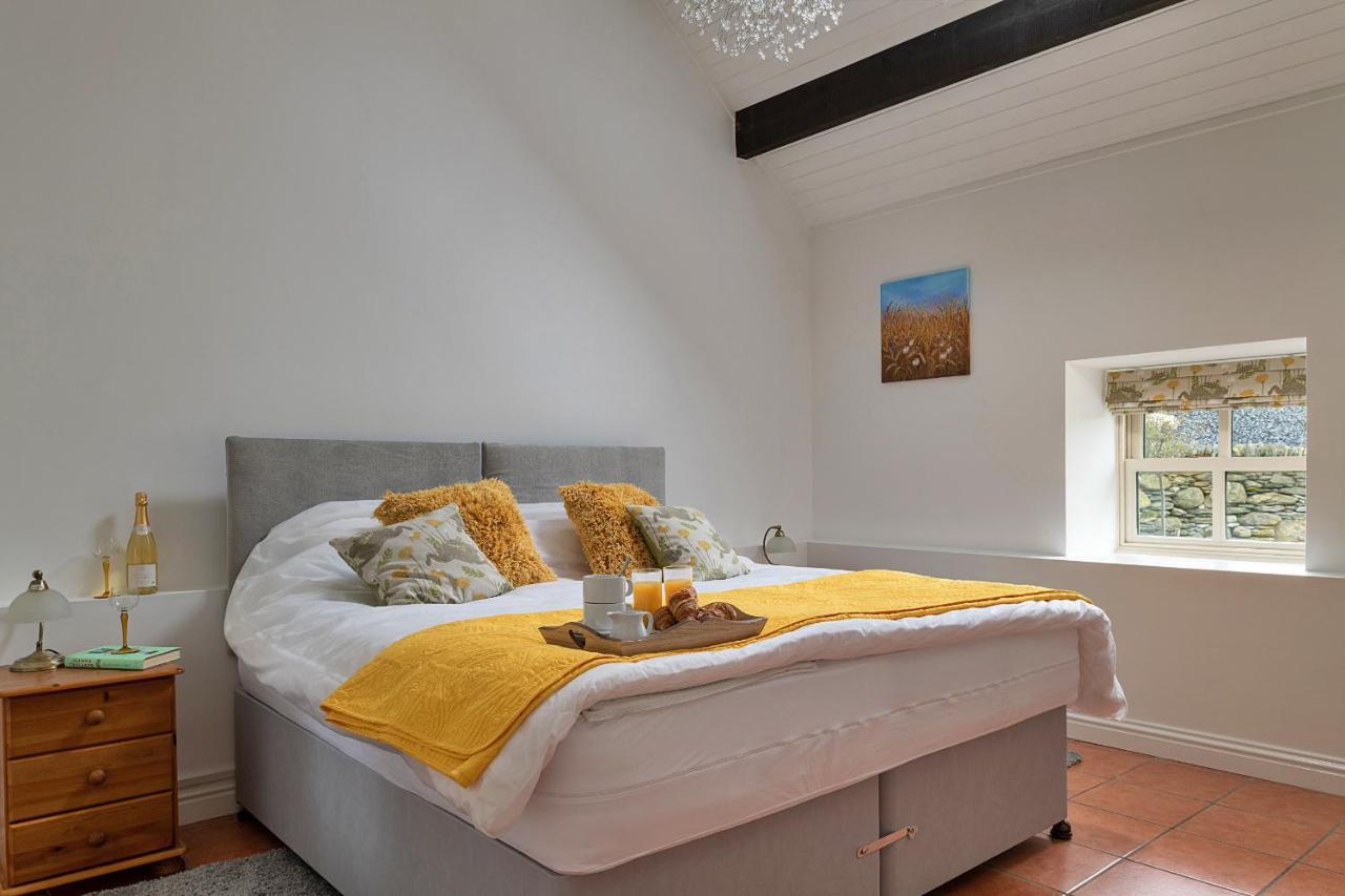 Finest Retreats - Moelis Granary - Luxury Cottage With Hot Tub Llandrillo Eksteriør bilde