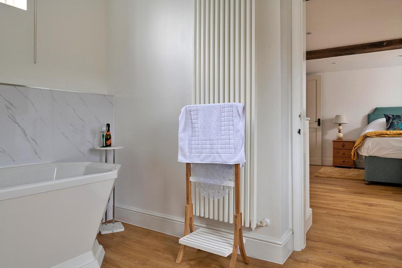 Finest Retreats - Moelis Granary - Luxury Cottage With Hot Tub Llandrillo Eksteriør bilde