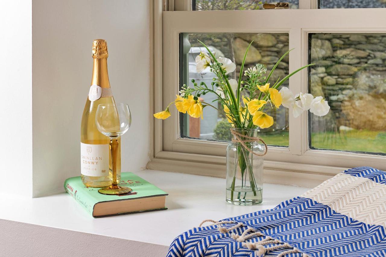 Finest Retreats - Moelis Granary - Luxury Cottage With Hot Tub Llandrillo Eksteriør bilde