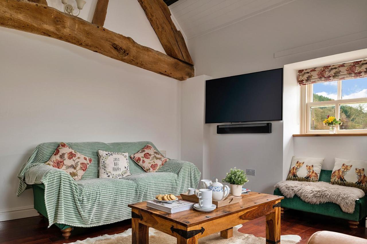 Finest Retreats - Moelis Granary - Luxury Cottage With Hot Tub Llandrillo Eksteriør bilde