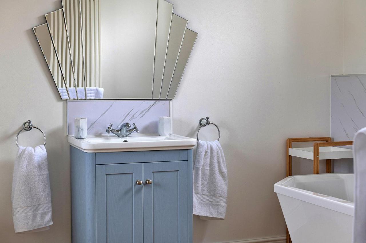 Finest Retreats - Moelis Granary - Luxury Cottage With Hot Tub Llandrillo Eksteriør bilde