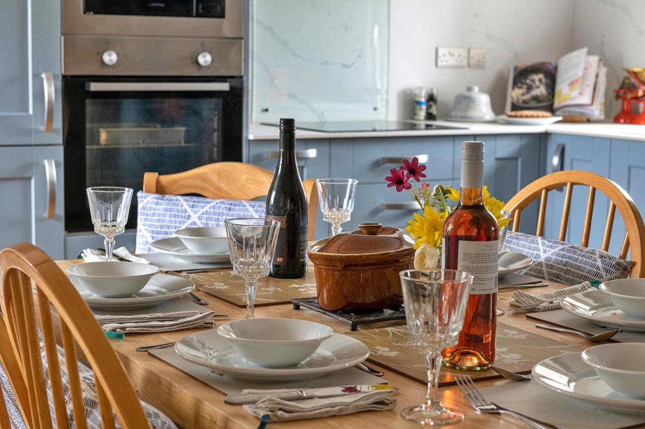 Finest Retreats - Moelis Granary - Luxury Cottage With Hot Tub Llandrillo Eksteriør bilde