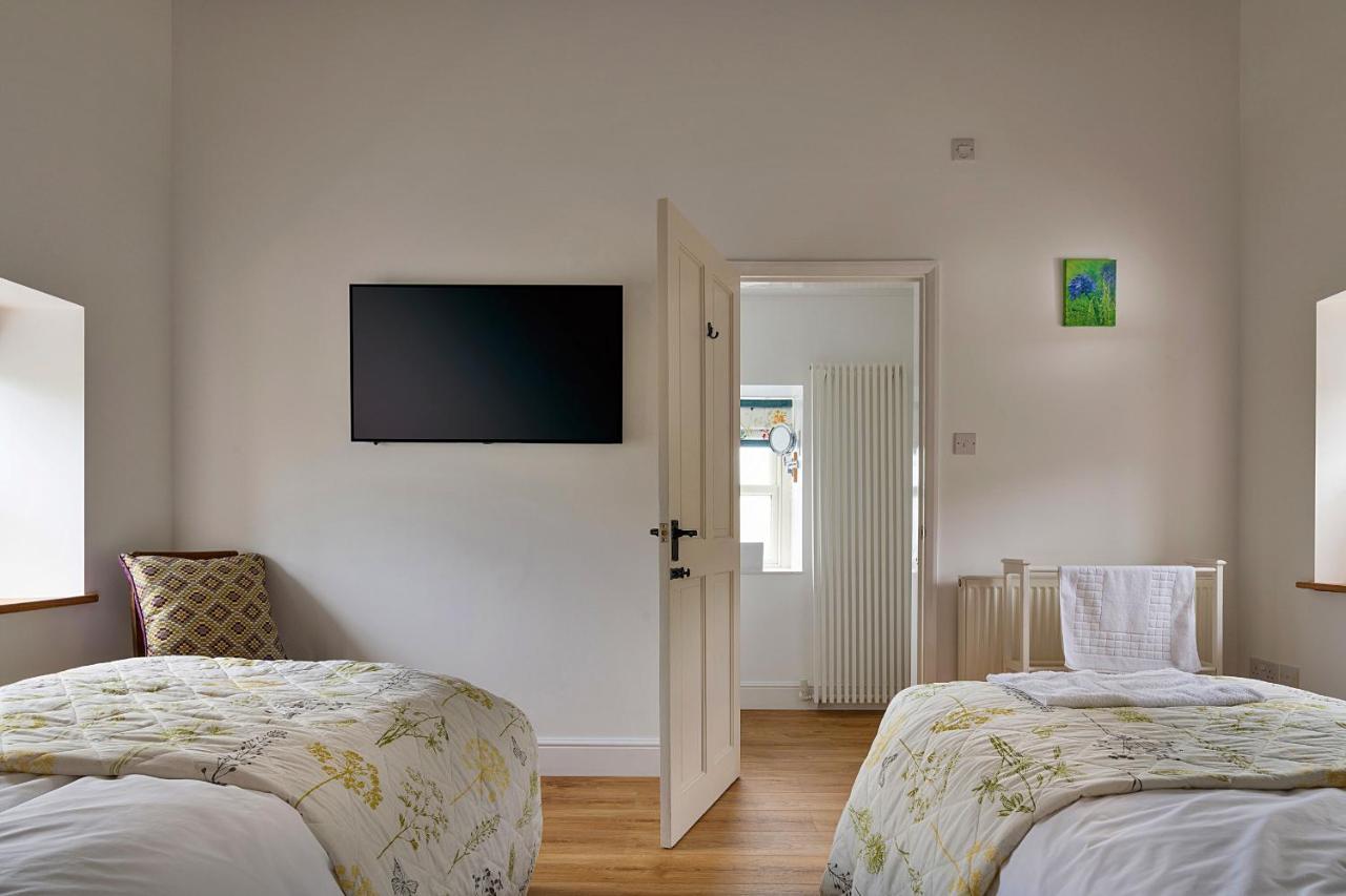 Finest Retreats - Moelis Granary - Luxury Cottage With Hot Tub Llandrillo Eksteriør bilde