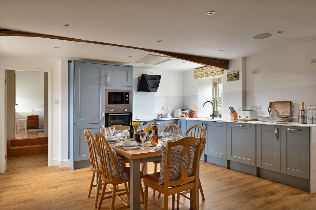 Finest Retreats - Moelis Granary - Luxury Cottage With Hot Tub Llandrillo Eksteriør bilde