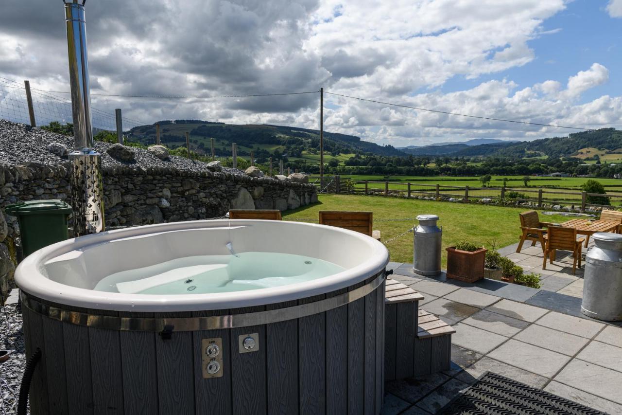 Finest Retreats - Moelis Granary - Luxury Cottage With Hot Tub Llandrillo Eksteriør bilde