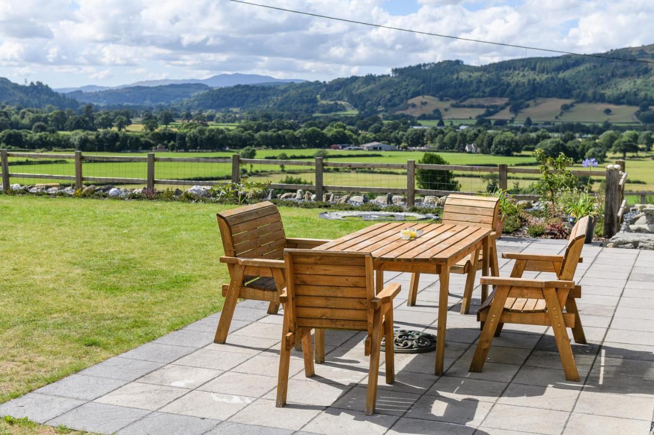 Finest Retreats - Moelis Granary - Luxury Cottage With Hot Tub Llandrillo Eksteriør bilde